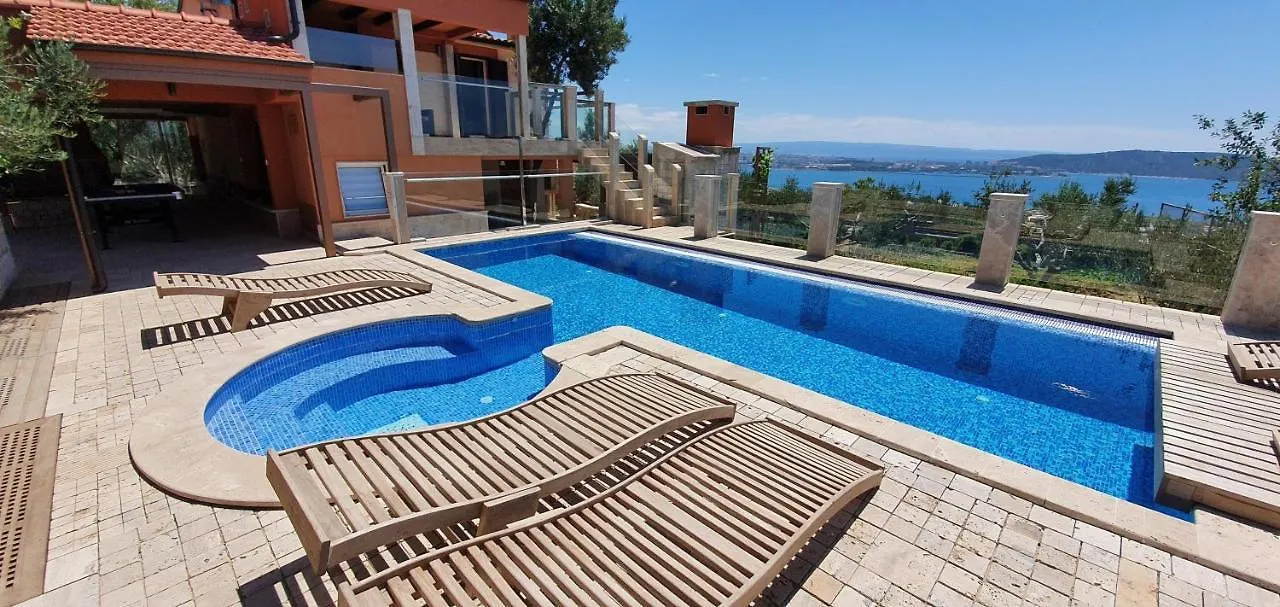 Villa Lkl, Heated Private Pool, Secluded And With A Great View Kastela