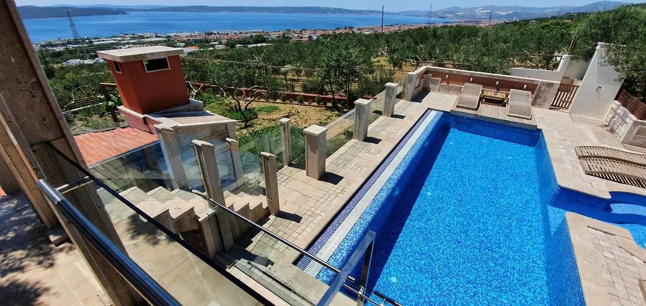 Villa Lkl, Heated Private Pool, Secluded And With A Great View Kastela Croatia