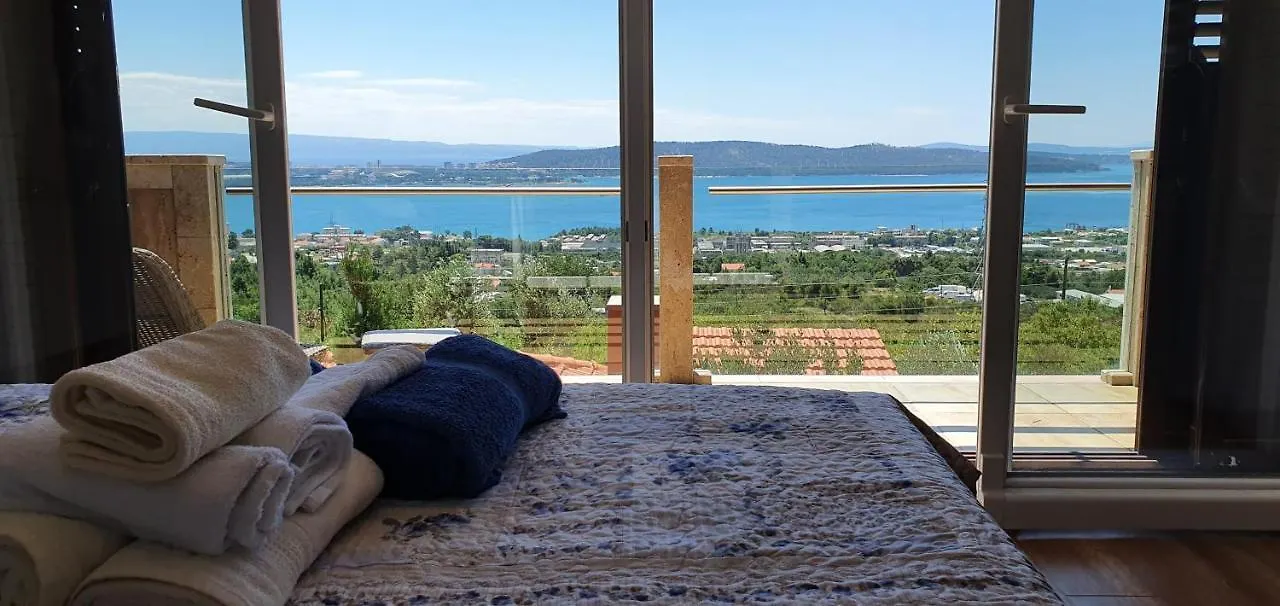Villa Lkl, Heated Private Pool, Secluded And With A Great View Kastela